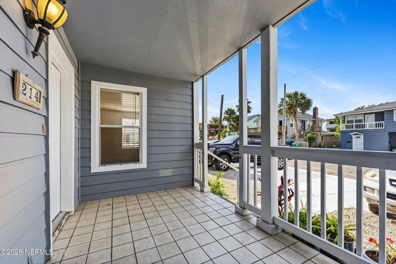 214 Margaret St - Photo 5 of 25