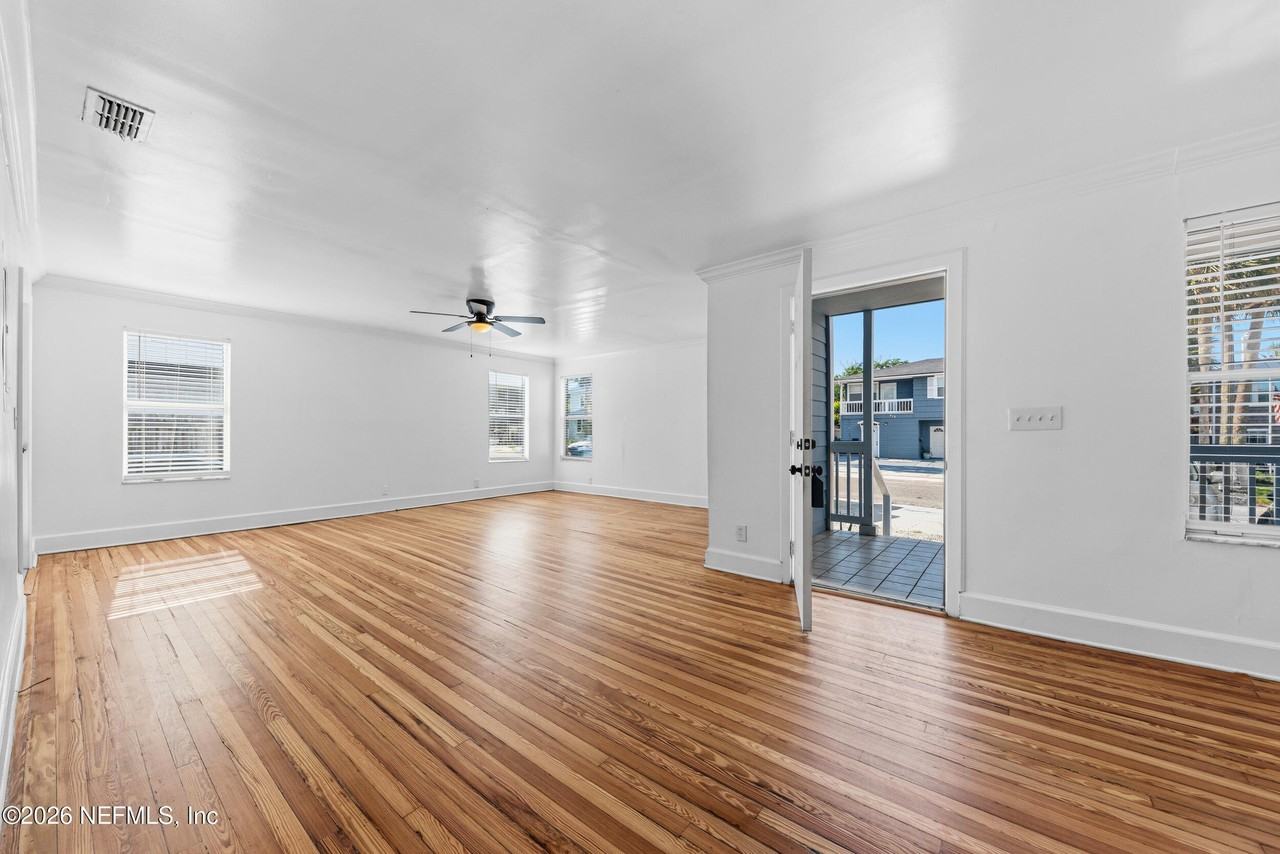 214 Margaret St - Photo 7 of 25