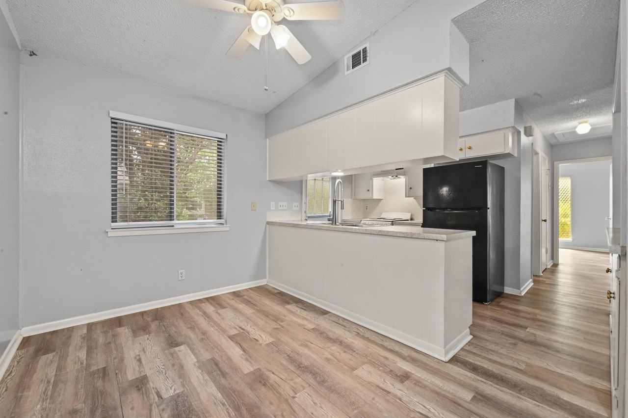 8910 Little Walnut Pkwy #A - Photo 5 of 10