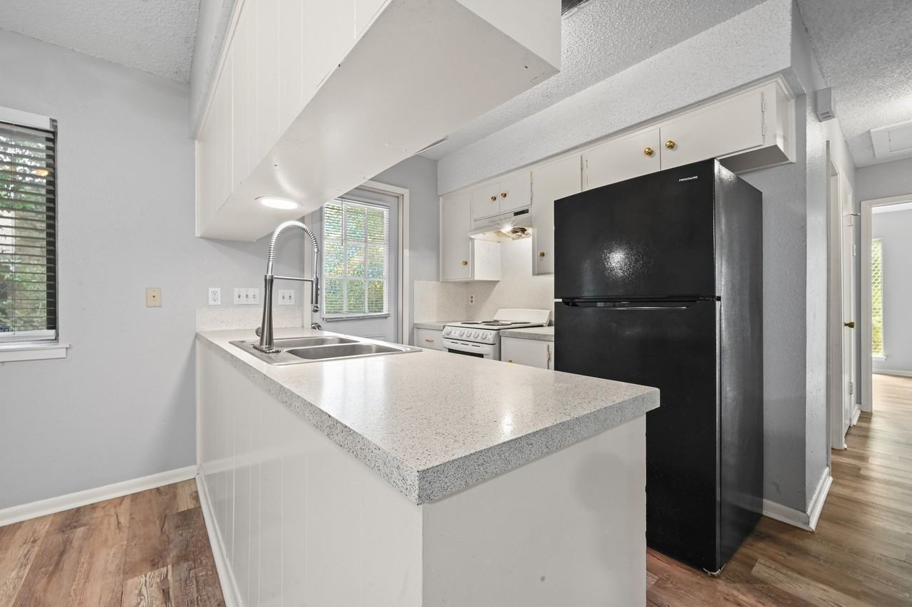 8910 Little Walnut Pkwy #A - Photo 6 of 10