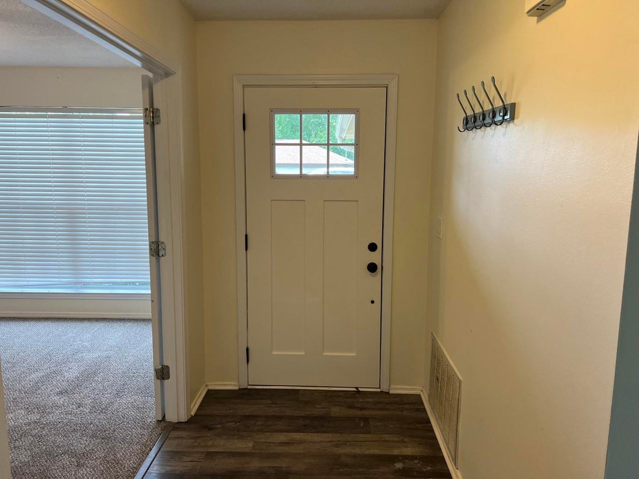 5 Neptune Dr #20 - Photo 5 of 44