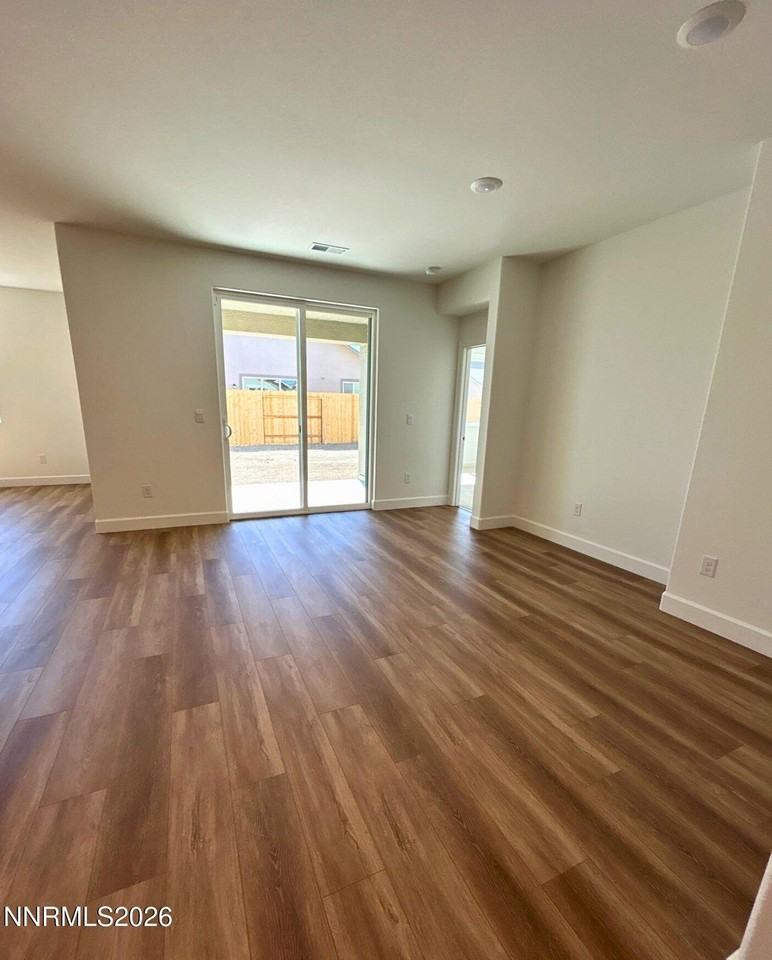 3247 Eleanor Way - Photo 4 of 16