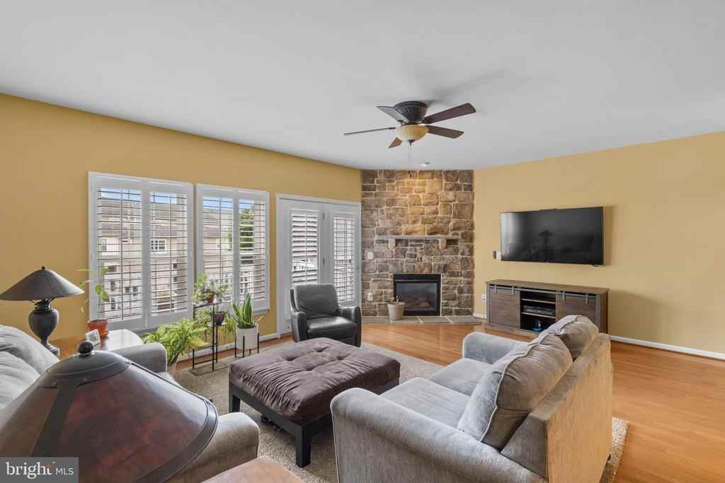 43682 Chicacoan Creek Sq - Photo 3 of 34