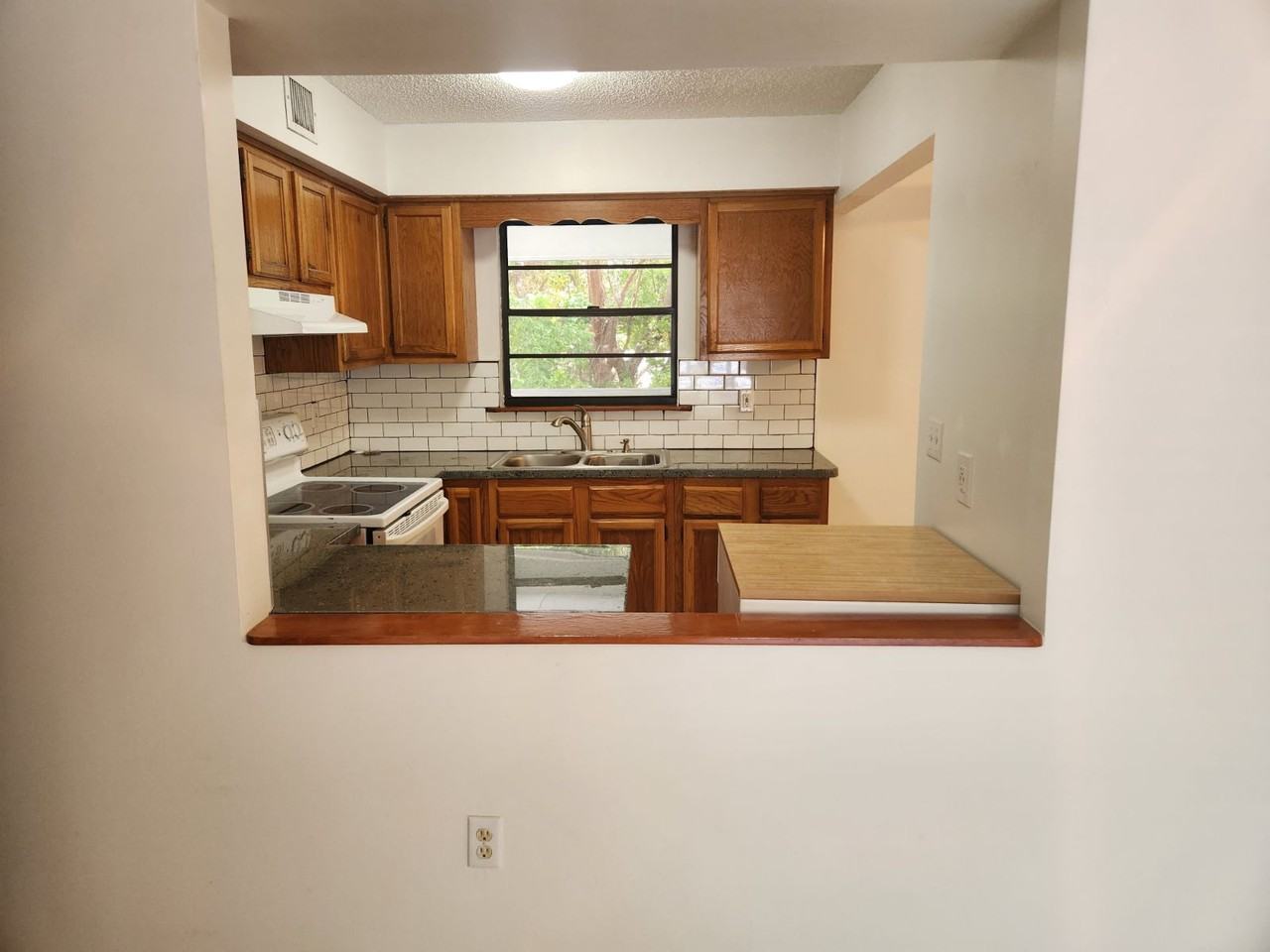 757 Musa Dr - Photo 4 of 17