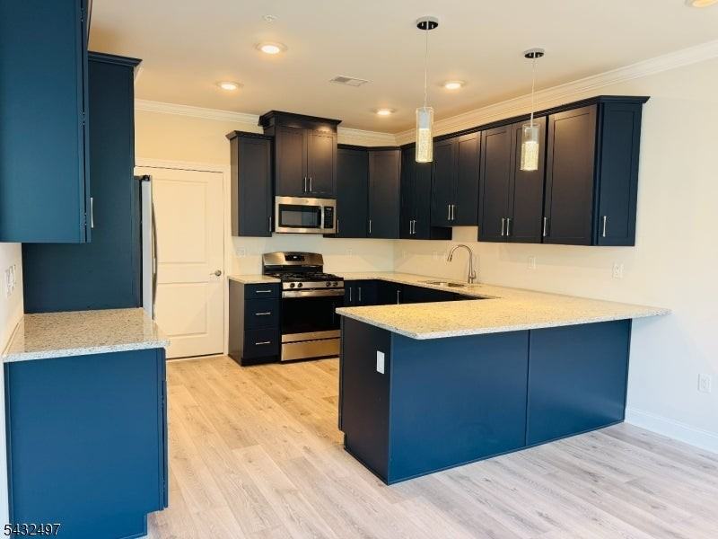 810 Greenland Sq - Photo 5 of 17