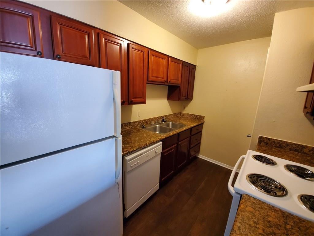 1225 Truxton St ##21 - Photo 5 of 12