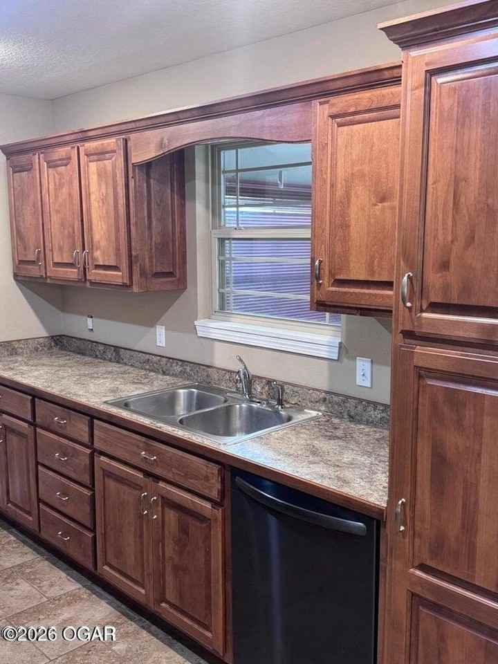 2114 S Patterson Ave - Photo 3 of 13