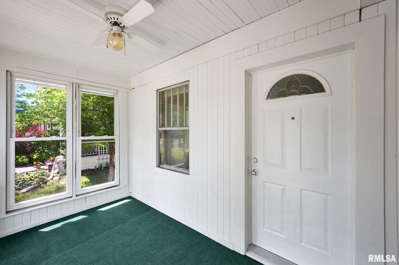 1413 W Gilbert Ave - Photo 2 of 26