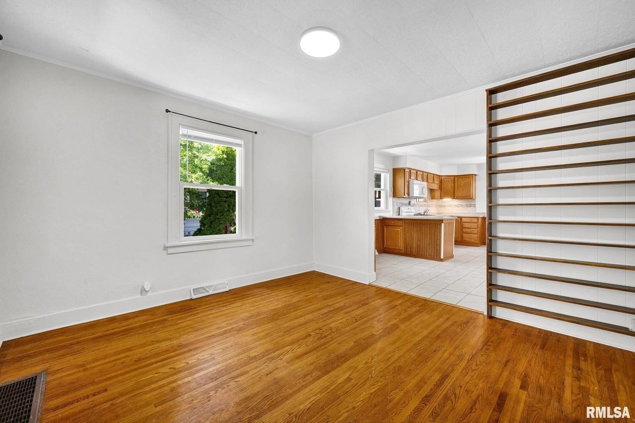 1413 W Gilbert Ave - Photo 3 of 26