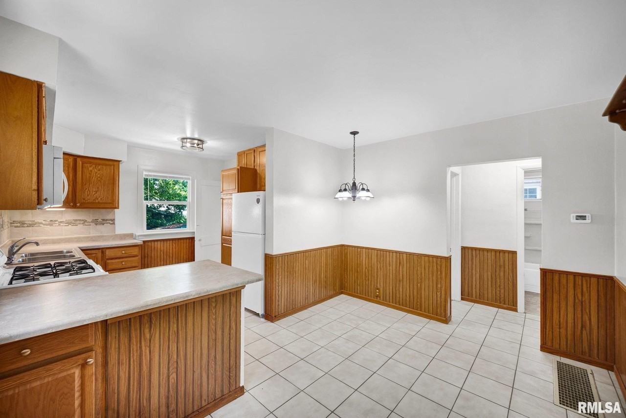 1413 W Gilbert Ave - Photo 5 of 26