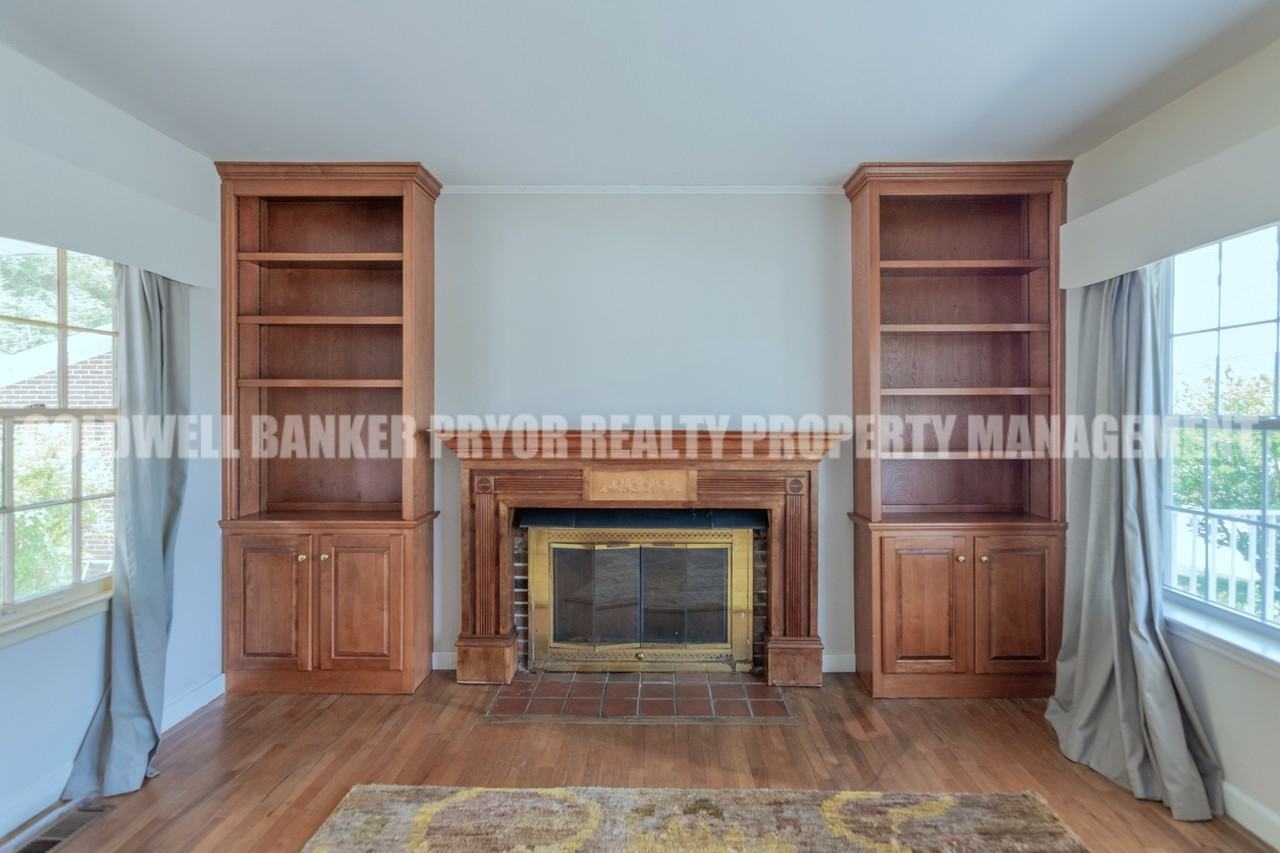 4890 College Dr E #1 - Photo 4 of 37