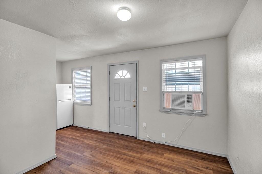 2107 S Main St #D - Photo 3 of 8