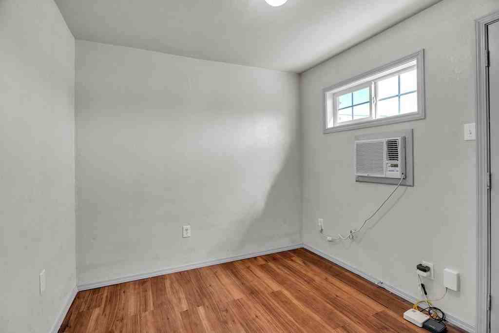 2107 S Main St #D - Photo 4 of 8