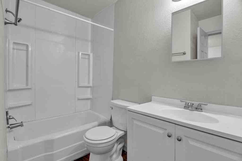 2107 S Main St #D - Photo 6 of 8