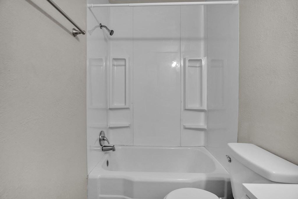 2107 S Main St #D - Photo 7 of 8