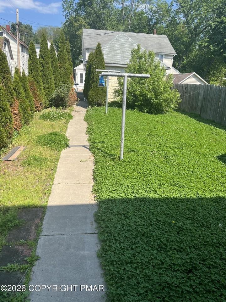 56 E Grove St - Photo 4 of 19