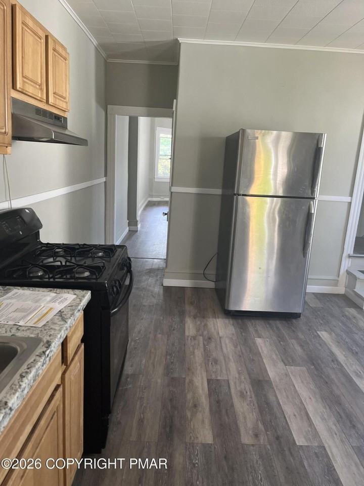 56 E Grove St - Photo 7 of 19