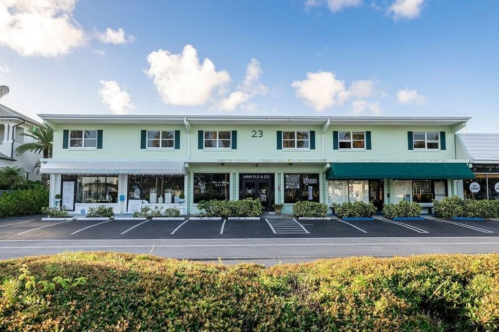 23 Royal Palm Pt #B - Photo 2 of 35