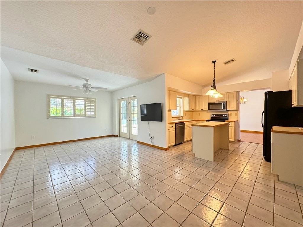 495 11th Ct - Photo 7 of 12