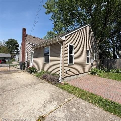2316 Harris St - Photo 4 of 26
