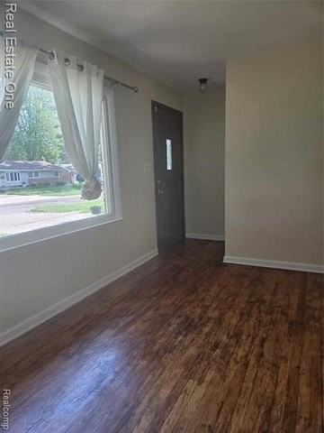 23654 Whitley Dr - Photo 2 of 18