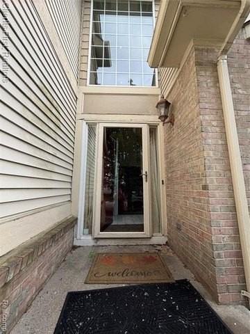 35285 Pennington Dr - Photo 2 of 36
