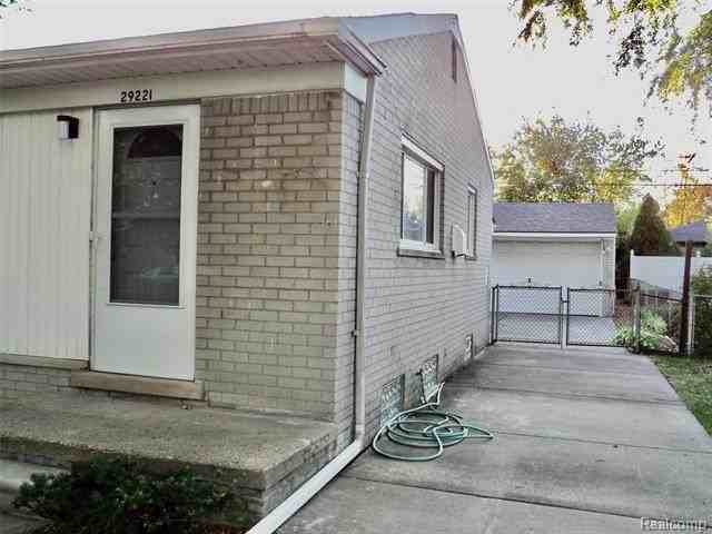 29221 Mark Ave - Photo 3 of 28
