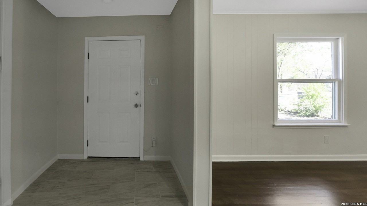 542 Thorain Blvd #1 - Photo 2 of 15