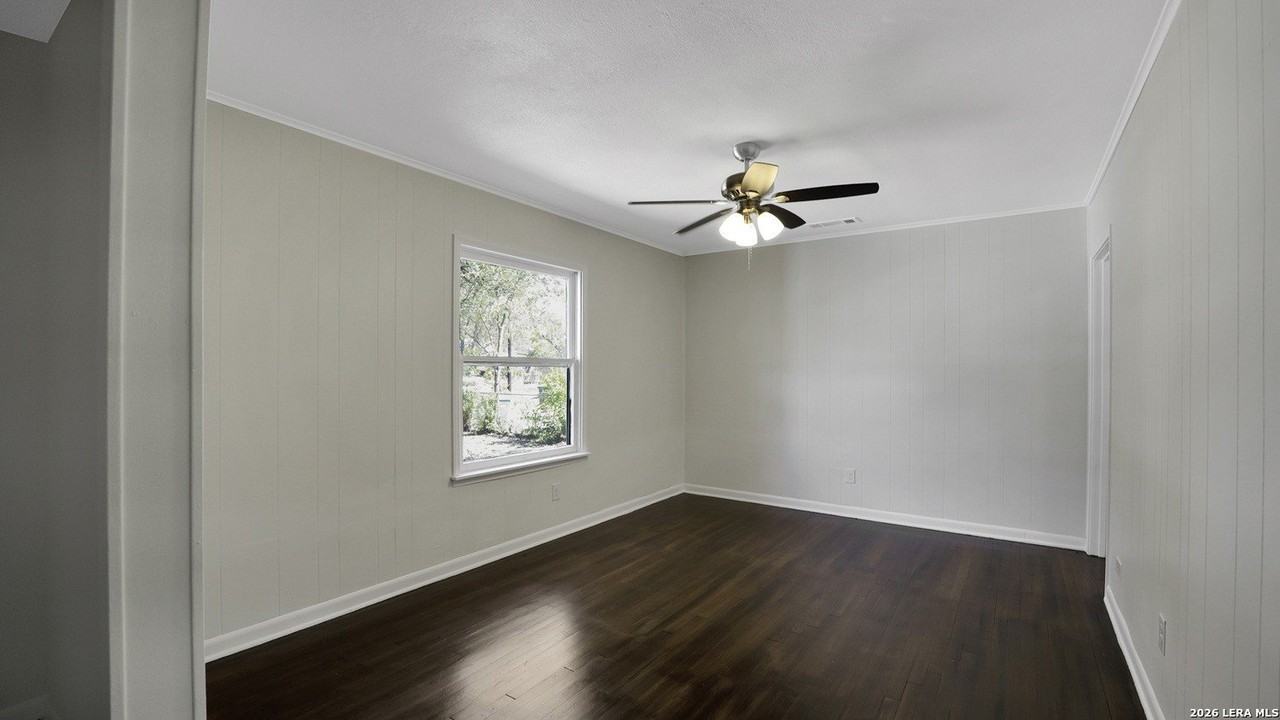 542 Thorain Blvd #1 - Photo 3 of 15