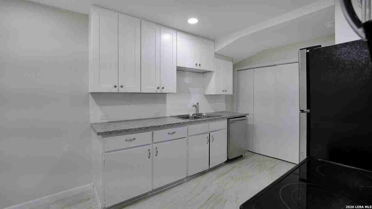 542 Thorain Blvd #1 - Photo 4 of 15