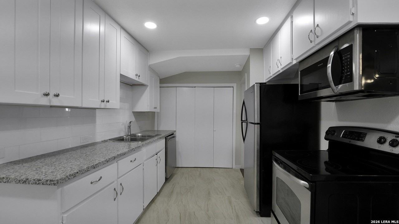 542 Thorain Blvd #1 - Photo 5 of 15