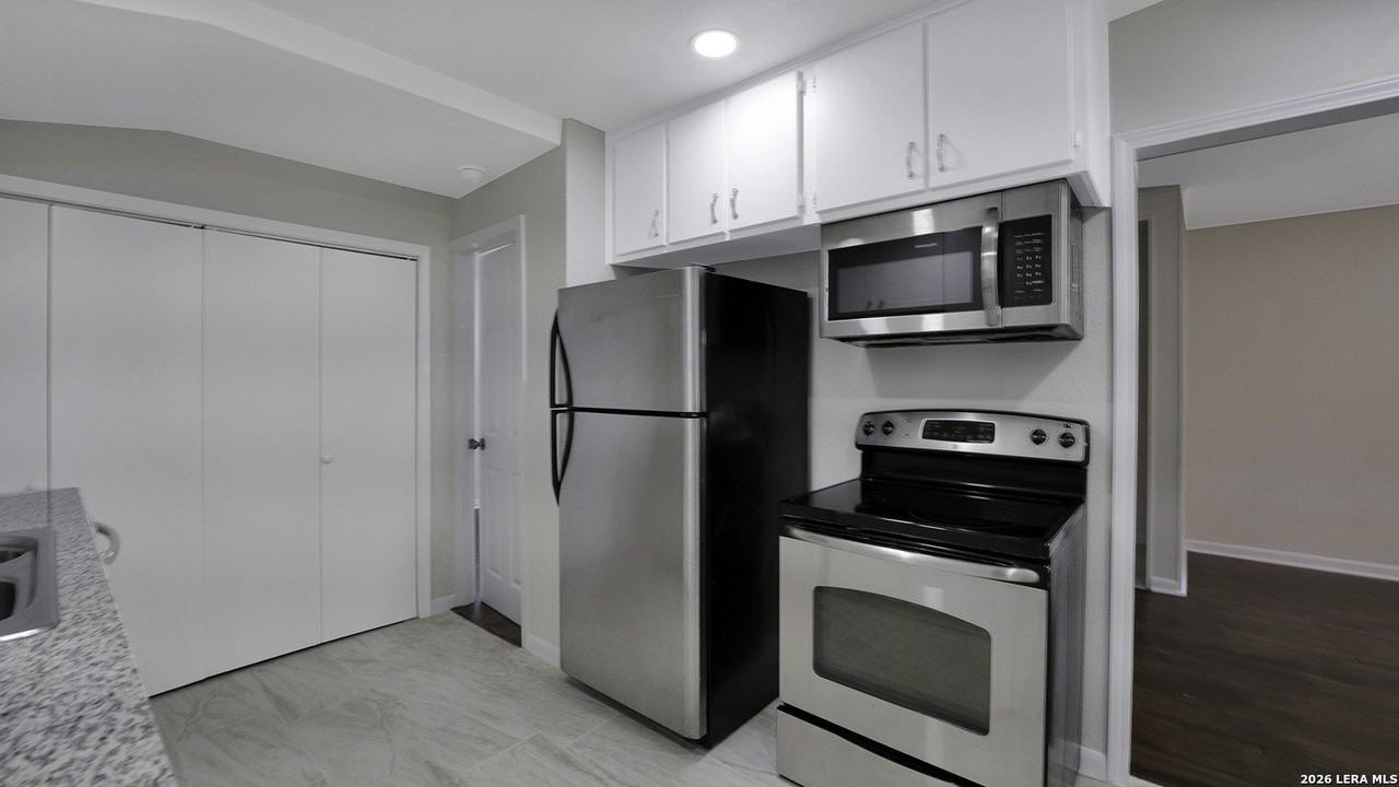 542 Thorain Blvd #1 - Photo 6 of 15