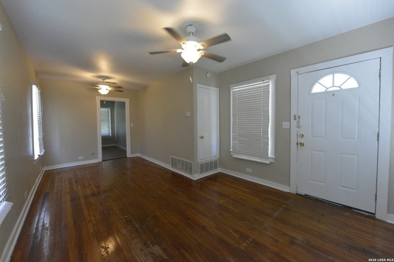 203 Legion Dr W - Photo 5 of 14