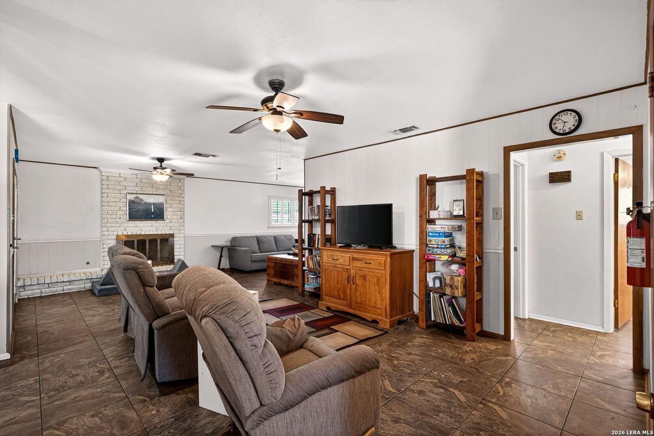 7239 Bridle Path - Photo 5 of 28
