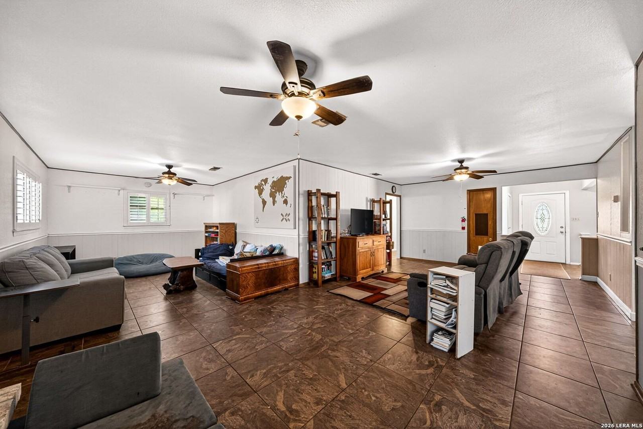 7239 Bridle Path - Photo 6 of 28