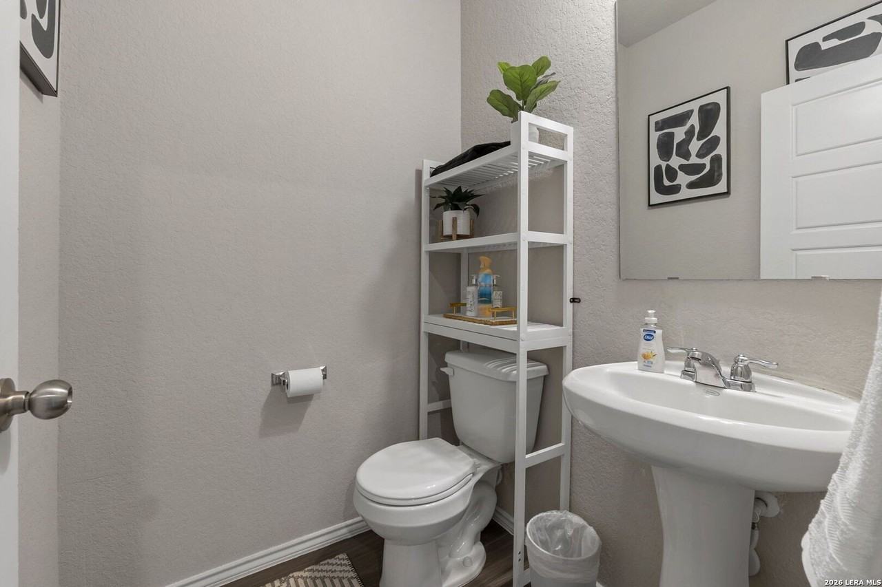 9219 Yaya Rd - Photo 4 of 39