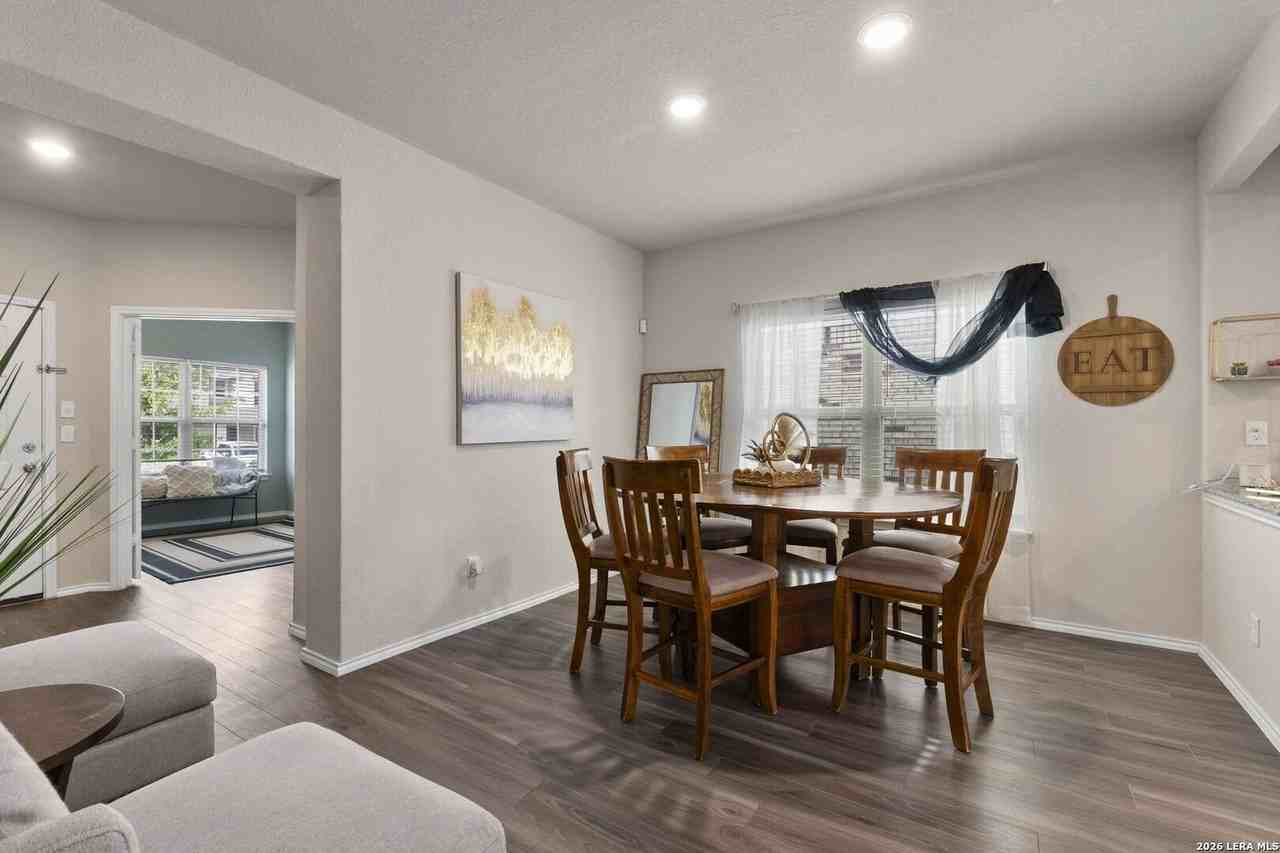 9219 Yaya Rd - Photo 5 of 39