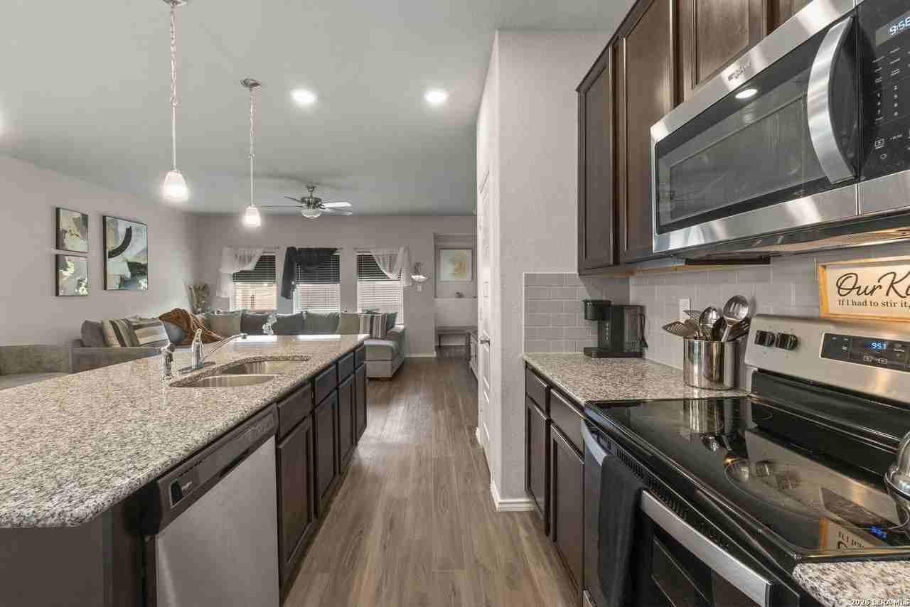 9219 Yaya Rd - Photo 7 of 39