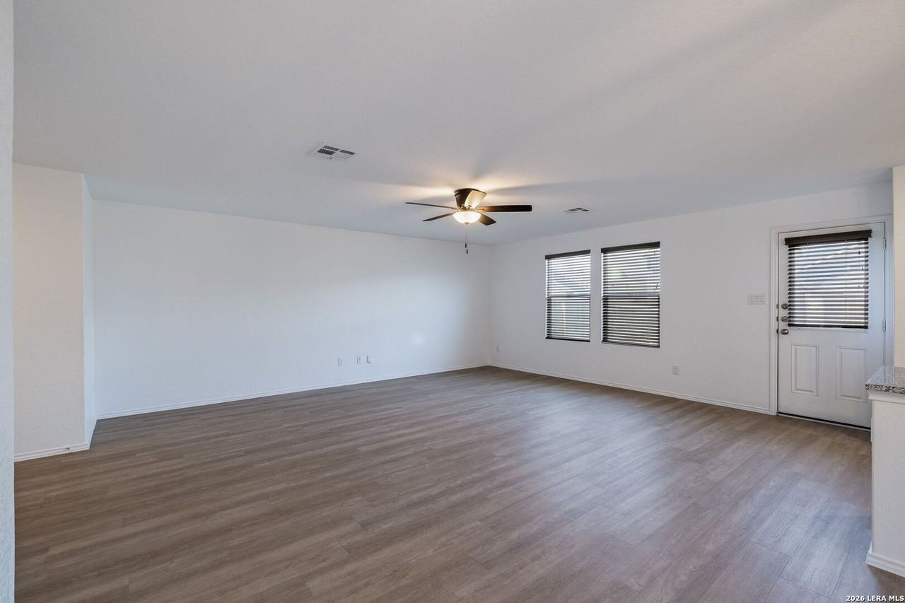 10547 Mcclintock Dr - Photo 5 of 25