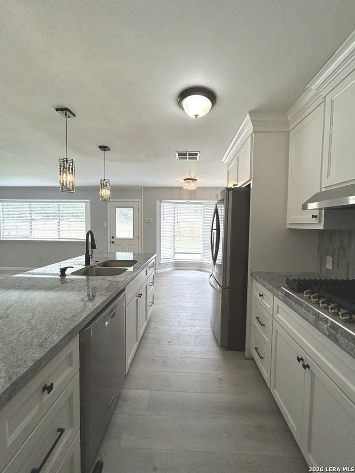 1646 Chilton Ln - Photo 2 of 12