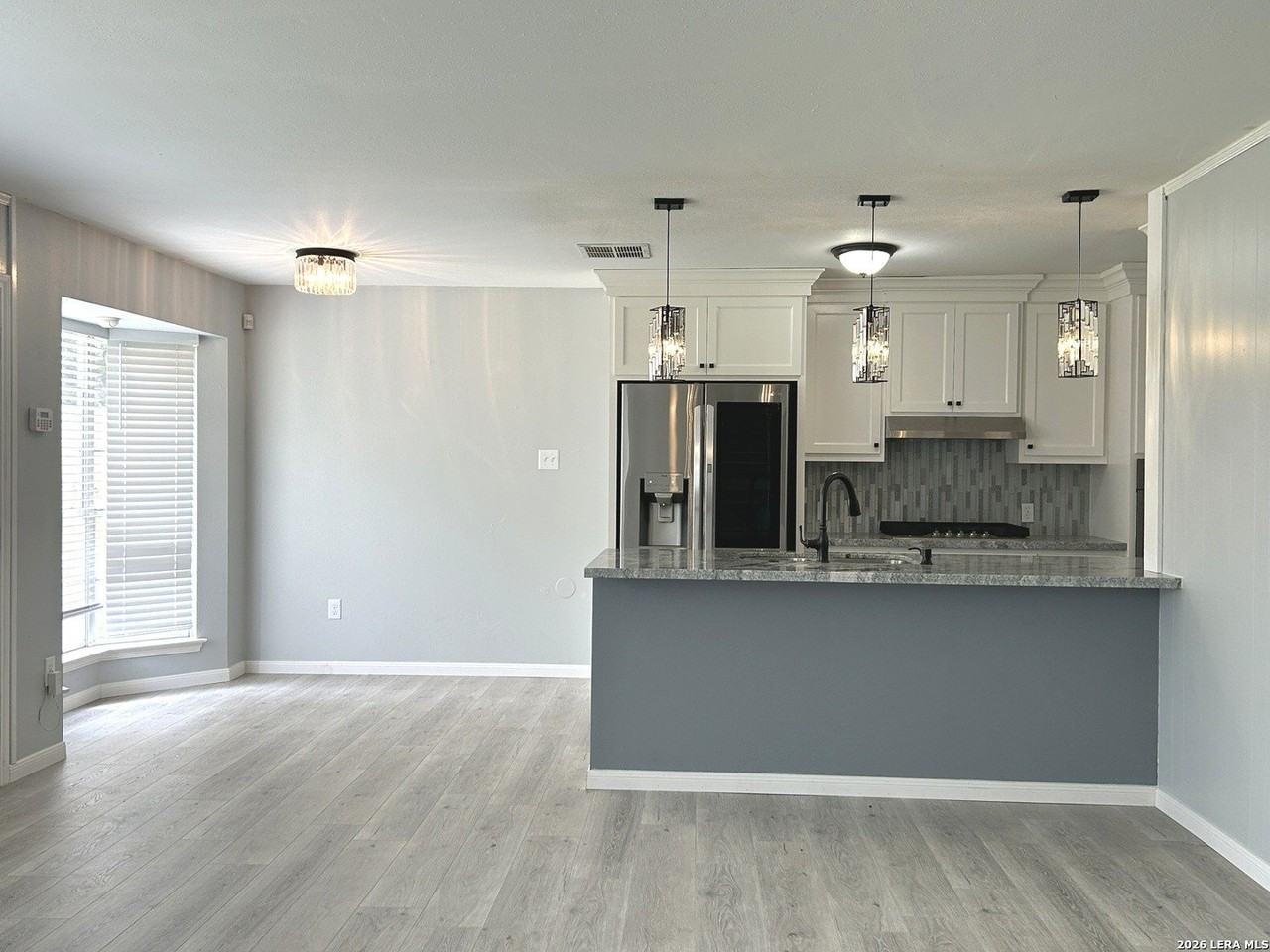 1646 Chilton Ln - Photo 4 of 12
