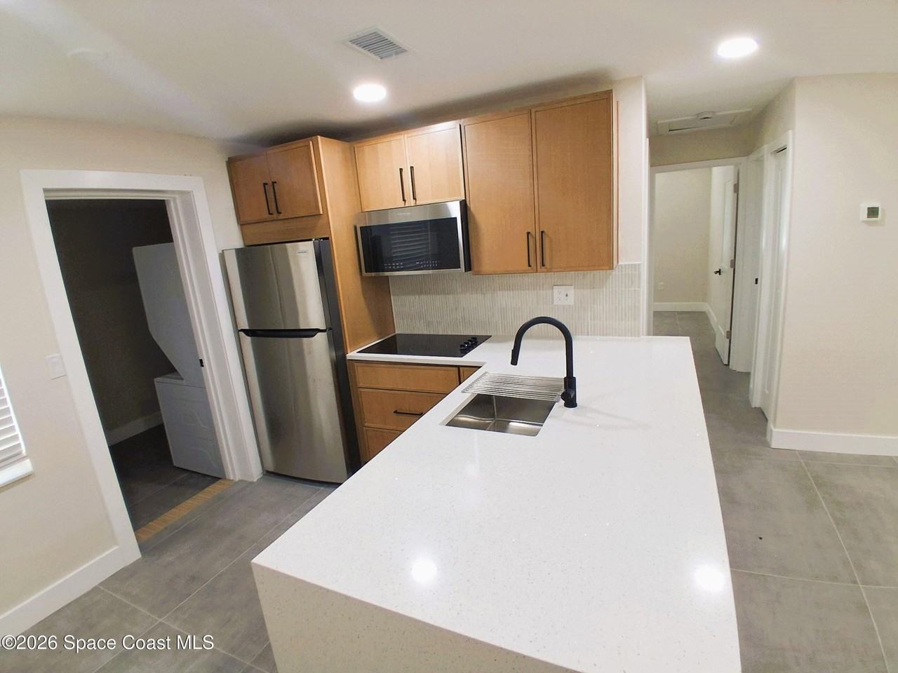 388 Hibiscus Ave - Photo 3 of 17