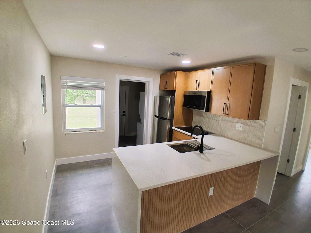 388 Hibiscus Ave - Photo 6 of 17