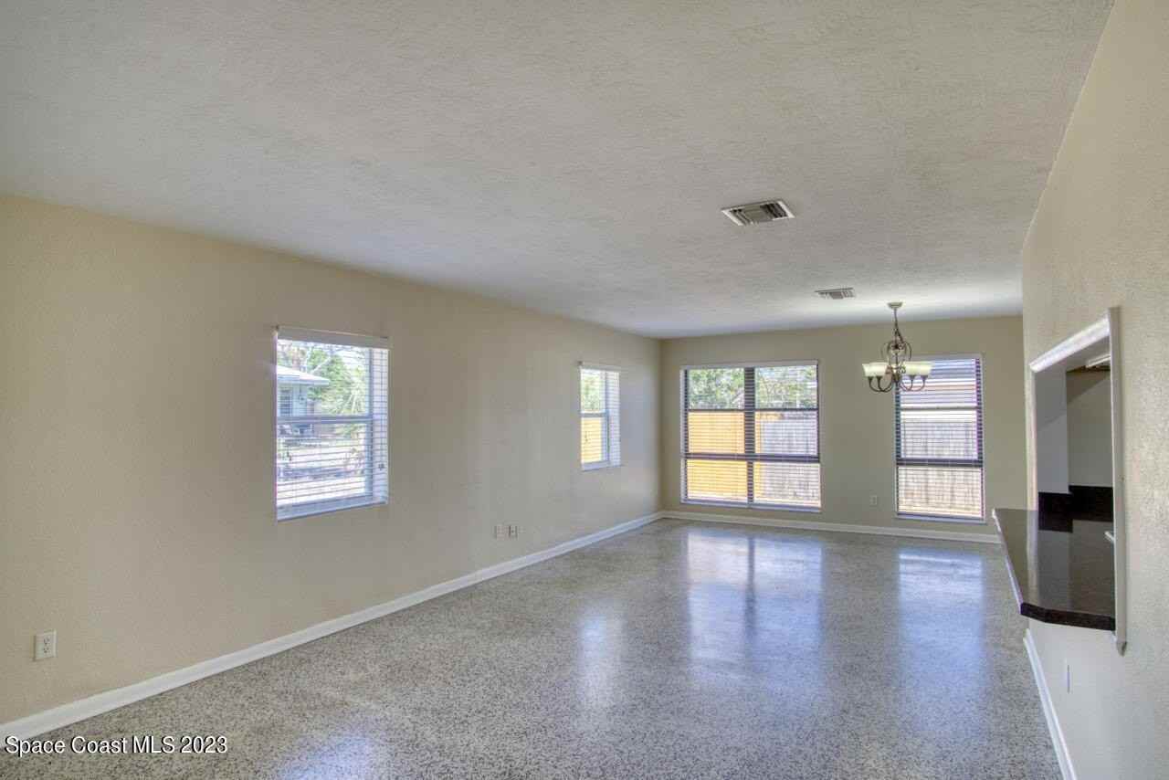 1010 Bianca Dr Ne - Photo 5 of 16