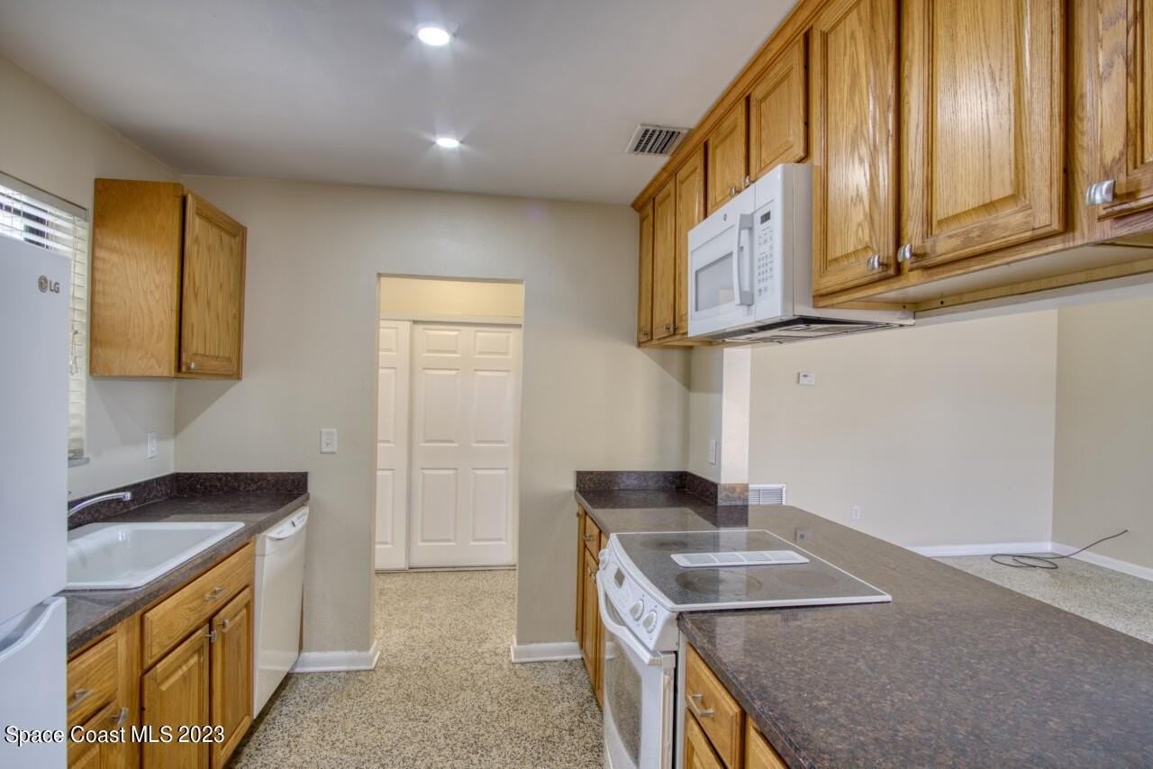 1010 Bianca Dr Ne - Photo 6 of 16