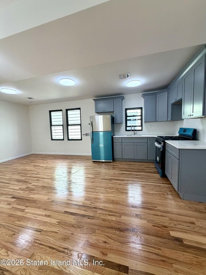 19 Tompkins Ct - Photo 2 of 12