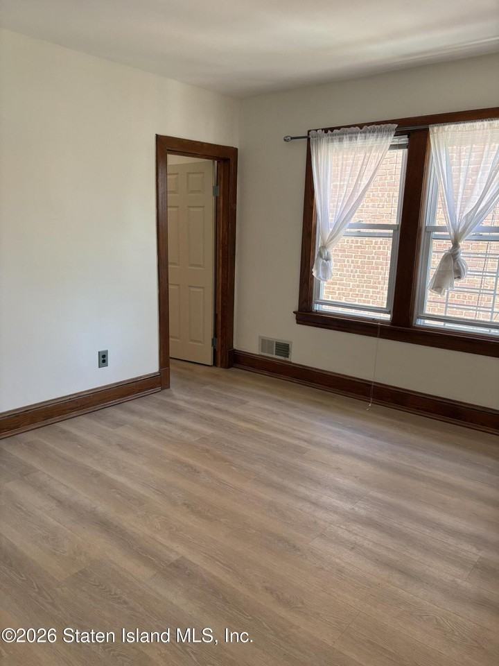 24 Winthrop Pl - Photo 4 of 17