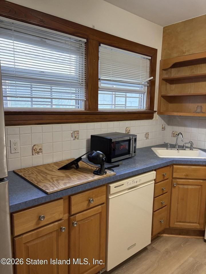 24 Winthrop Pl - Photo 5 of 17