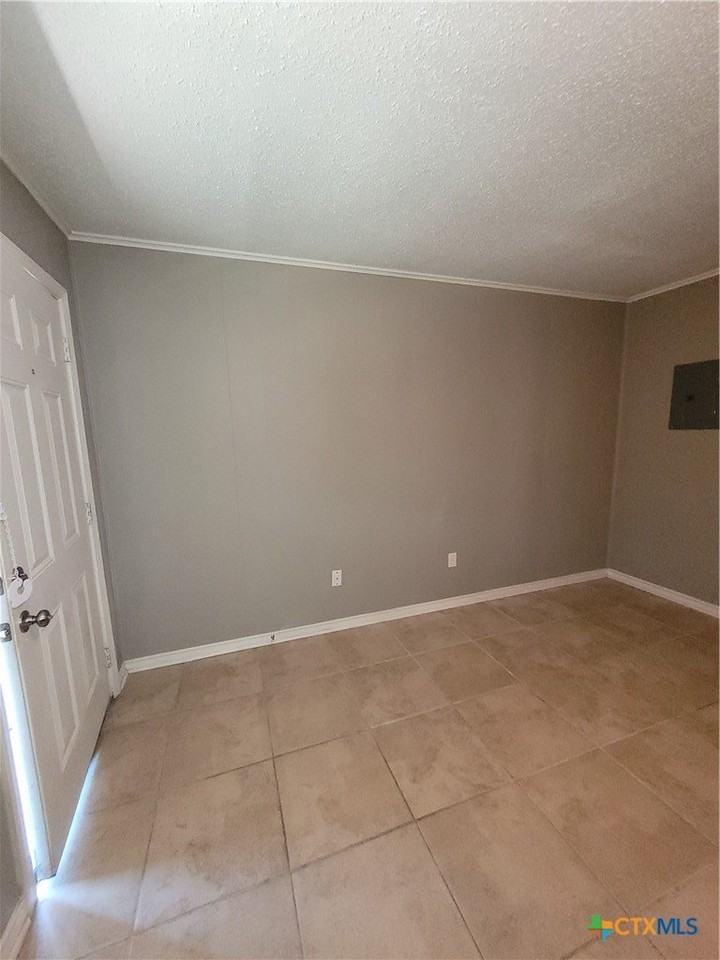 403 Sunset Ln #D - Photo 2 of 7
