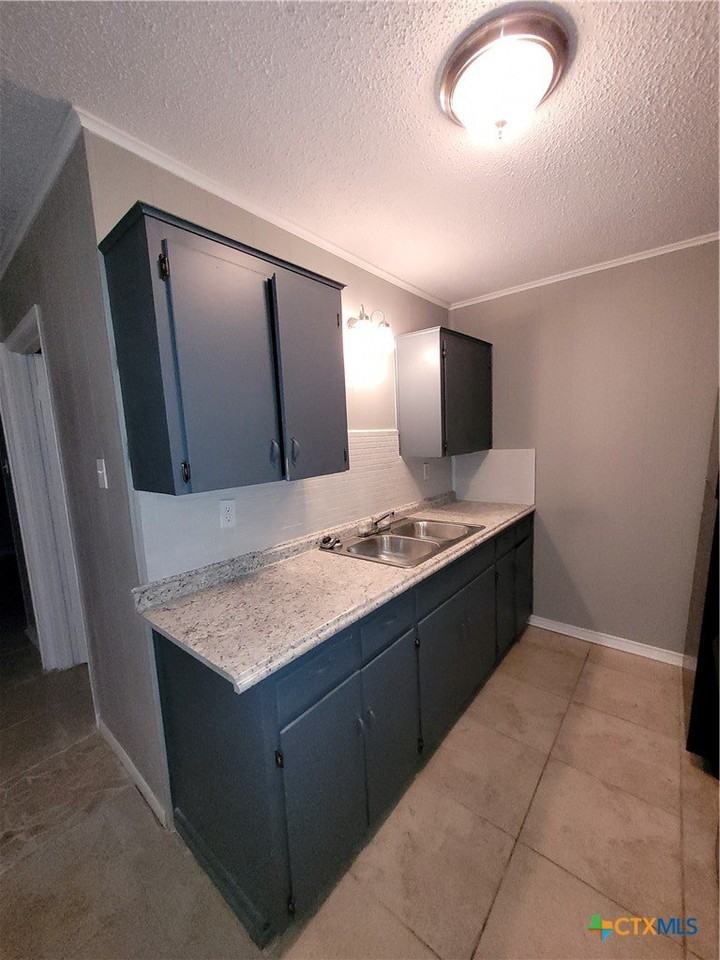 403 Sunset Ln #D - Photo 3 of 7